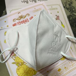 [숨그림]  덴탈마스크 짱구 우리아이 그리고 내가 쓰는 믿을수있는 케릭터 마스크  16종 — 5점을 준 리뷰어가 2021년 11월 올린 사용 사진