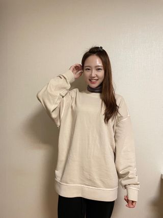 MAPLESYRUPFACTORY 메이플 피그먼트 맨투맨 8.COL — 5점을 준 리뷰어가 2023년 1월 올린 사용 사진