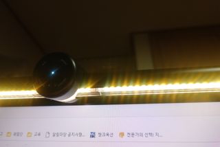 TOMO GRAPHY 나 있을땐 환한 조명 나 없을땐 확실한 살균 ★ DESK LIGHT & STERILIZER [ON] ★ — 5점을 준 리뷰어가 2022년 1월 올린 사용 사진