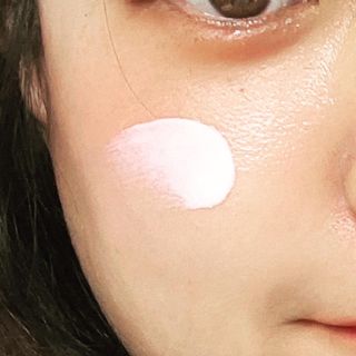 리더스코스메틱 리더스 카밍 바이오틱스 선 에센스 SPF 50+ PA++++ — 5점을 준 리뷰어가 2022년 7월 올린 사용 사진