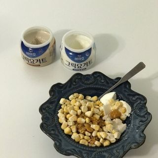 매일바이오 그릭요거트 오리지널 플레인 4개, 로스터리 커피믹스 4개 — 4점을 준 리뷰어가 2021년 12월 올린 사용 사진