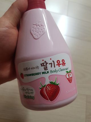 [과일나라] 피부가 마시는 딸기우유 바디클렌저&바디로션 — 5점을 준 리뷰어가 2022년 2월 올린 사용 사진
