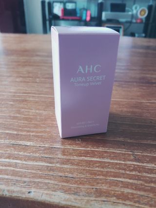AHC 아우라 시크릿 톤업 벨벳 — 2.5점을 준 리뷰어가 2021년 4월 올린 사용 사진