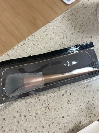 [툴앤썸] 메이크업 브러시로 바르고 호빵 스펀지로 클렌징하는 A-Z 뷰티툴 5종 — 5점을 준 리뷰어가 2021년 2월 올린 사용 사진