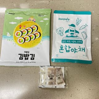 해풀잎 누구나 김밥*1ea [(혼합야채 35g *1ea,  김밥김 (5g, 5ea),  양념간장 (6g, 5ea), 참기름(5g, 2ea)] — 5점을 준 리뷰어가 2022년 10월 올린 사용 사진