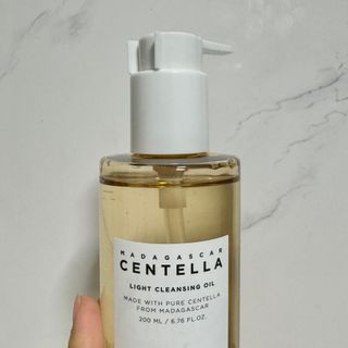 스킨1004 [SKIN1004] 마다가스카르 센텔라 라이트 클렌징 오일 200ml — 5점을 준 리뷰어가 2024년 8월 올린 사용 사진