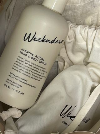 [위켄더스] 끈적임 없이 수분감을 채워주는 핸드& 바디로션 1종 랜덤발송 — 5점을 준 리뷰어가 2022년 5월 올린 사용 사진