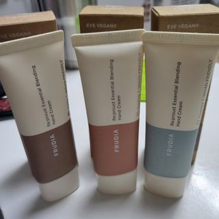 [후르디아] 끈적임 없는 착한성분 비건  핸드크림 3종 — 5점을 준 리뷰어가 2021년 11월 올린 사용 사진