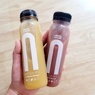 BLENDY'S 핑크 스무디+블론디 스무디 — 5점을 준 리뷰어가 2021년 9월 올린 사용 사진