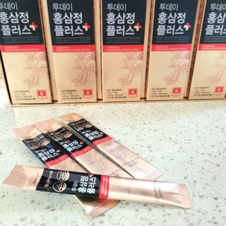 서울약사신협_투데이홍삼정플러스스틱_10g x 60포 — 5점을 준 리뷰어가 2021년 7월 올린 사용 사진
