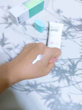 리더스코스메틱 리더스 카밍 바이오틱스 선 에센스 SPF 50+ PA++++ — 4점을 준 리뷰어가 2022년 8월 올린 사용 사진