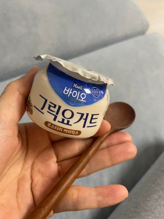 매일바이오 그릭요거트 오리지널 플레인 4개, 로스터리 커피믹스 4개 — 5점을 준 리뷰어가 2021년 12월 올린 사용 사진
