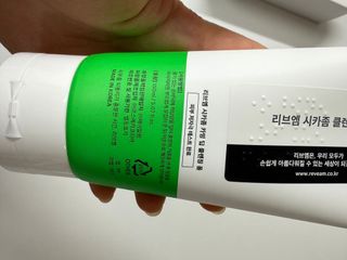 나우 [리브엠] 화해 1등 각질 클렌저! 시카좀 카밍 딥 클렌징 폼 — 5점을 준 리뷰어가 2025년 6월 올린 사용 사진