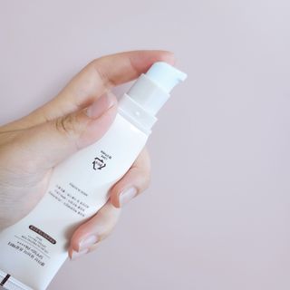 프리마인 선크림만 바꿨을 뿐인데 매일 물 2L챙겨먹고 기초케어 완벽하게 한 물빛피부 완성,셀라브UV프로텍터 — 5점을 준 리뷰어가 2023년 7월 올린 사용 사진