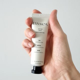 러브모아 향수 고체향수 승무원 고체향수 바르는 향수 니치향수 도손 우드세이지 앤 씨솔트 — 3점을 준 리뷰어가 2022년 11월 올린 사용 사진