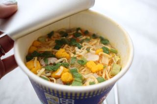 NISSIN 닛신 컵누들  4종 - 씨푸드오리지날, 씨푸드 스파이시, 씨푸드 커리, 씨푸드 XO소스 — 5점을 준 리뷰어가 2022년 3월 올린 사용 사진