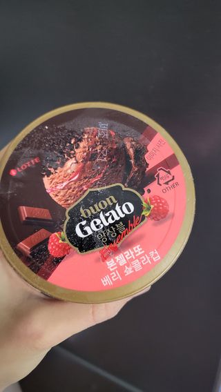 롯데제과 본젤라또 비스킷&바닐라카라멜바, 본젤라또 베리쇼콜라컵 — 5점을 준 리뷰어가 2021년 11월 올린 사용 사진