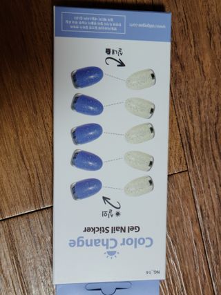 [네일가게] 햇빛에 닿으면 색이 변하는 신기한 햇살 반전 네일스티커_B — 5점을 준 리뷰어가 2021년 8월 올린 사용 사진