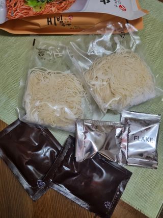 [한면원] 비빔국수 2인분 — 4점을 준 리뷰어가 2022년 7월 올린 사용 사진