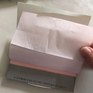 [갸스비] 메이크업은 그대로, 피지만 쏙 - BB킵 오일컨트롤 파우더 페이퍼 — 3.5점을 준 리뷰어가 2021년 10월 올린 사용 사진