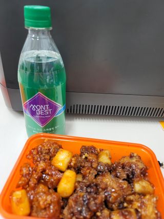 몽베스트 Montbest with Sparkling water Plain 20병 — 5점을 준 리뷰어가 2021년 11월 올린 사용 사진