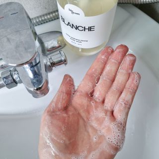 빅그린 니치 퍼퓸 바이옴바디워시 500ml(상탈, 블랙베리&베이, 블랑쉐 3종 중 택1) — 4점을 준 리뷰어가 2022년 7월 올린 사용 사진