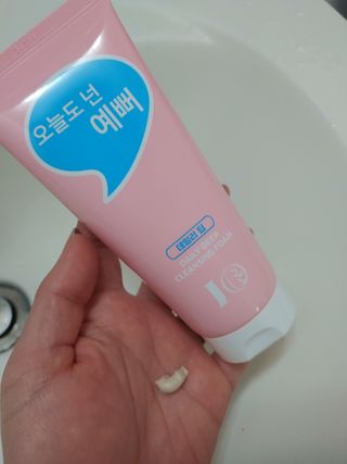 IO 아이오 오늘도 넌 예뻐 - 데일리딥 클렌징폼 — 5점을 준 리뷰어가 2021년 2월 올린 사용 사진
