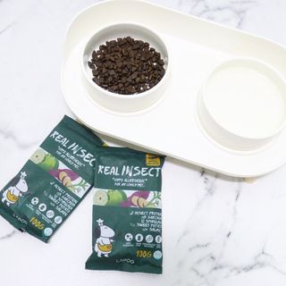 [푸디웜] 라포그  리얼인섹트 웨이트밸런스 저알러지 강아지 사료  1.2KG — 5점을 준 리뷰어가 2022년 7월 올린 사용 사진