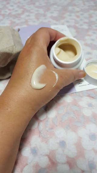 AYU25[아유트웬티파이브]다마스크로즈워터 베이스 천연 수분 촉촉 크림 — 4.5점을 준 리뷰어가 2021년 4월 올린 사용 사진