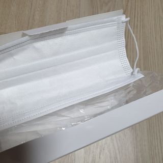 [엠메이데이] 엠쉴드 마스크KF-AD 화이트 50EA — 5점을 준 리뷰어가 2022년 2월 올린 사용 사진