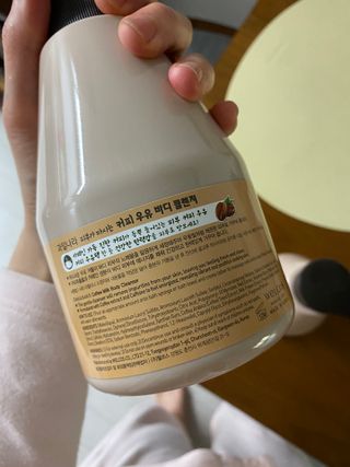 [과일나라] 피부가 마시는 커피우유 바디클렌저&바디로션 — 3.5점을 준 리뷰어가 2022년 3월 올린 사용 사진