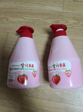 [과일나라] 피부가 마시는 딸기우유 바디클렌저&바디로션 — 5점을 준 리뷰어가 2022년 10월 올린 사용 사진