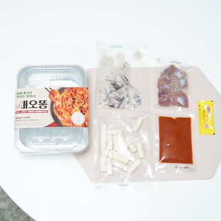 화끈한녀석들 새오똥400g 새우,오징어,똥집 볶음요리 소스,밀떡, 참기름 포함 — 5점을 준 리뷰어가 2022년 11월 올린 사용 사진