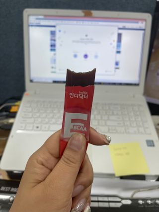 [인디닥터] 타이탄 BCAA 프로틴 젤리스틱 — 5점을 준 리뷰어가 2022년 4월 올린 사용 사진