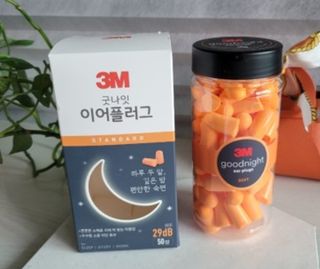 3M 소음방지 수면 귀마개 굿나잇 이어플러그 오렌지/퍼플 50쌍 — 5점을 준 리뷰어가 2023년 7월 올린 사용 사진