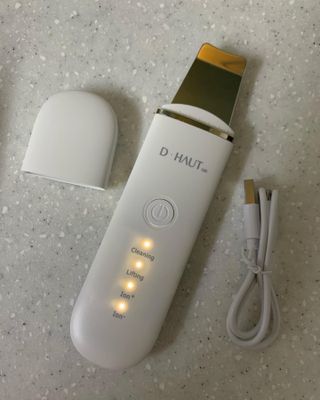 디하우트 랩 디하우트랩 클렌징 피부관리기 진동클렌저 실리콘+2종 인조모 브러시 — 5점을 준 리뷰어가 2021년 11월 올린 사용 사진