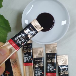 서울약사신협_투데이홍삼정플러스스틱_10g x 30포 — 5점을 준 리뷰어가 2021년 5월 올린 사용 사진