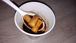 유비쿡 컵떡볶이 매운컵떡볶이2개/ 짜장컵떡볶이 2개  총 4개세트 — 5점을 준 리뷰어가 2021년 2월 올린 사용 사진