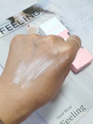 [후르디아] 모공블러 비건 선 프라이머 — 5점을 준 리뷰어가 2022년 6월 올린 사용 사진