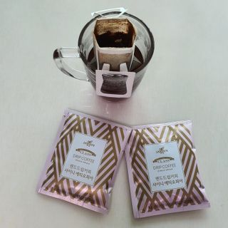 (주)쟈뎅 쟈뎅 클래스 핸드 드립 커피 10P 2종_디카페인 1종+랜덤 플레이버 1종 — 5점을 준 리뷰어가 2021년 4월 올린 사용 사진
