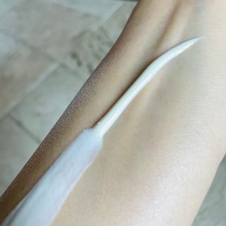 리더스코스메틱 리더스 카밍 바이오틱스 선 에센스 SPF 50+ PA++++ — 5점을 준 리뷰어가 2022년 6월 올린 사용 사진