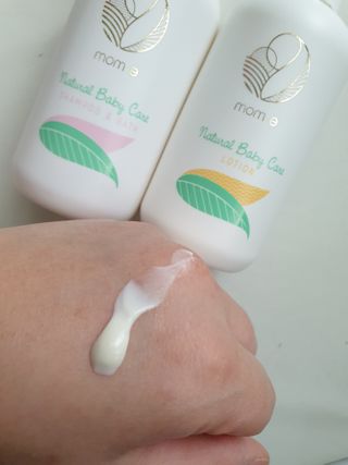 mom e 맘이 내추럴 베이비 케어 샴푸앤바스+로션 — 5점을 준 리뷰어가 2021년 1월 올린 사용 사진