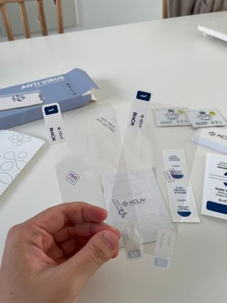 아클리브 Premium 항균 항바이러스 액정 보호필름(iPhone) — 5점을 준 리뷰어가 2022년 10월 올린 사용 사진