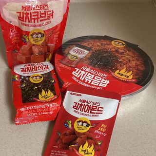 [서울시스터즈] CU 김치 4총사 세트-김치볶음밥, 김치큐브닭, 김치바삭김, 김치아몬드 — 5점을 준 리뷰어가 2021년 10월 올린 사용 사진