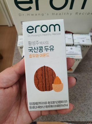 이롬 erom 황성주박사의 국산콩 두유 호두와 아몬드 — 4.5점을 준 리뷰어가 2020년 12월 올린 사용 사진