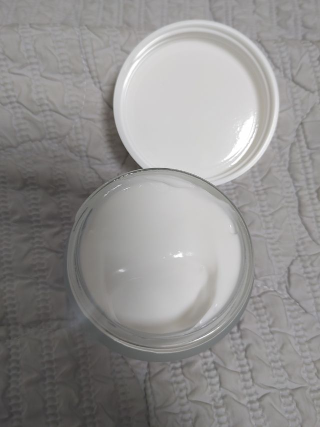 산수시 아쿠아 베네핏 24h 수부지 물광 속건조 수분크림 50ml 리뷰 사진