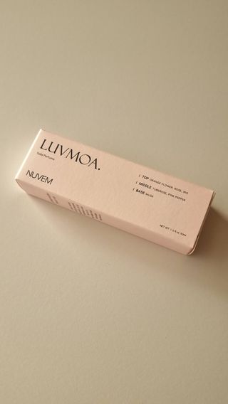 러브모아 향수 고체향수 승무원 고체향수 바르는 향수 니치향수 도손 우드세이지 앤 씨솔트 — 5점을 준 리뷰어가 2022년 10월 올린 사용 사진