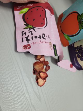 아비삭 과일칩 딸기, 감, 포도, 바나나 4종 — 4점을 준 리뷰어가 2021년 8월 올린 사용 사진