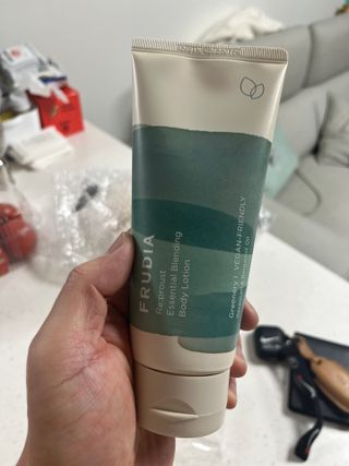 [후르디아] 올리브영 저자극 비건바디로션 — 4.5점을 준 리뷰어가 2023년 3월 올린 사용 사진