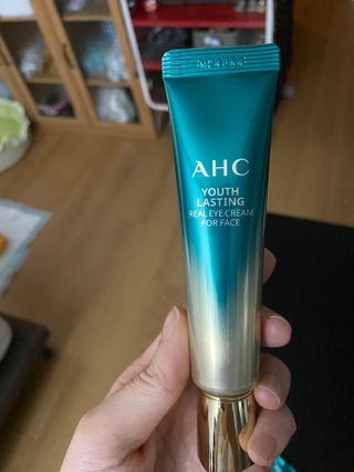 [NEW 탄력유턴 아이크림] AHC 유스 래스팅 리얼 아이크림 포 페이스 — 4.5점을 준 리뷰어가 2021년 3월 올린 사용 사진
